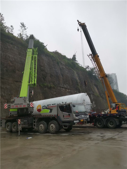 饶河县“不怕风雨冻”—— 吊车的 “恶劣环境适应” 技术